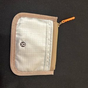 Lululemon wallet. Lightly used.